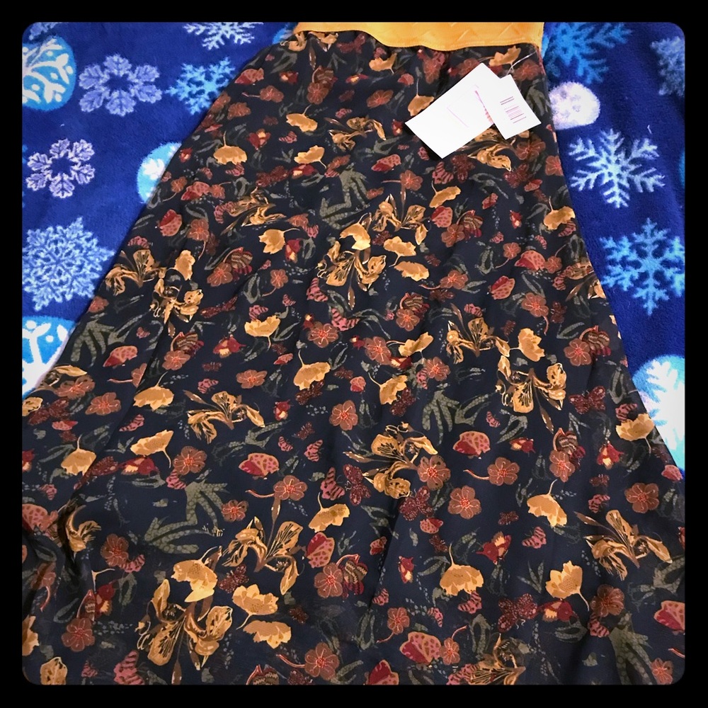 SOLD LuLaRoe 2xl Lola Skirt